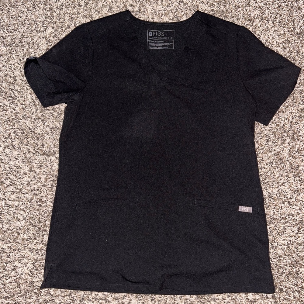 Black Figs 5 pocket scrub top